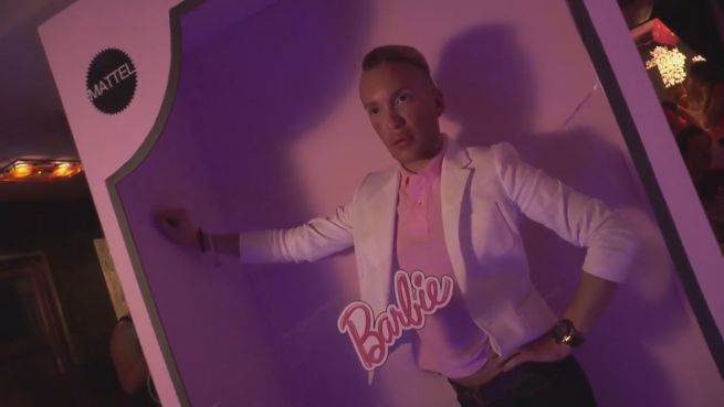 go to Ken-Kopie: Das Leben des Barbie-Mannes