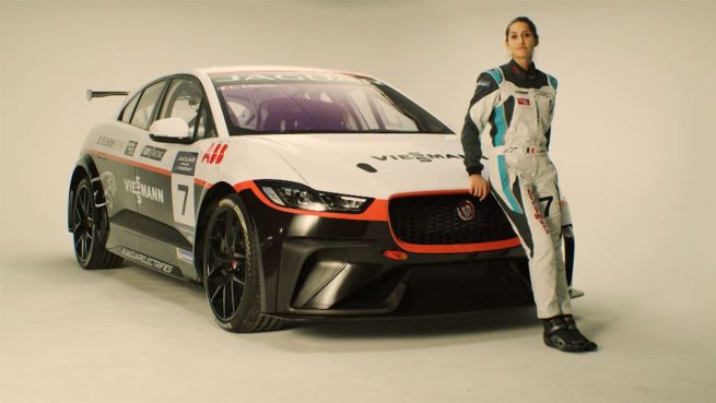 go to Célia Martin will als Rennfahrerin in der I-Pace eTrophy durchstarten